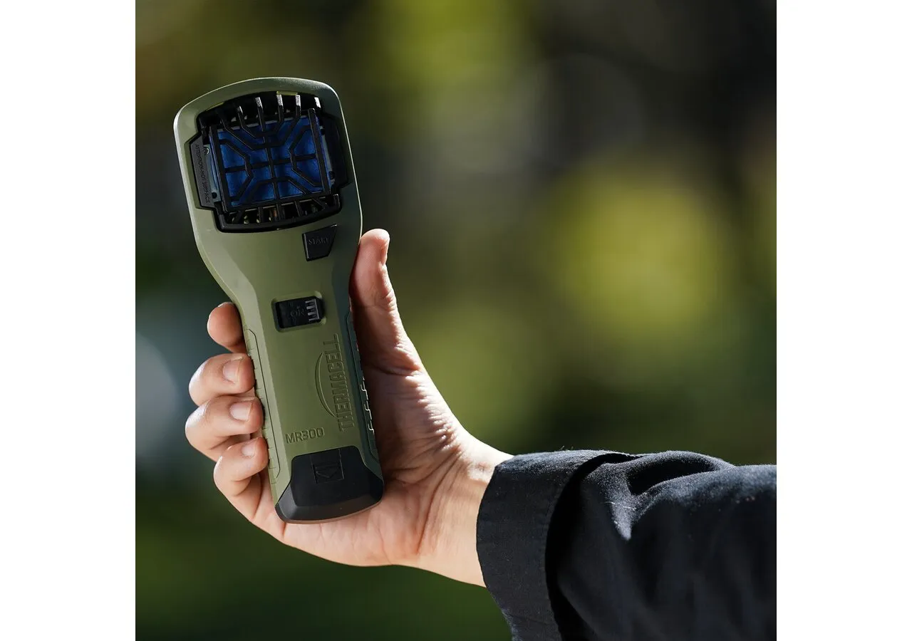 MR-300 Oliv — în mână